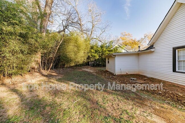 Building Photo - 1760 Old West Broad St