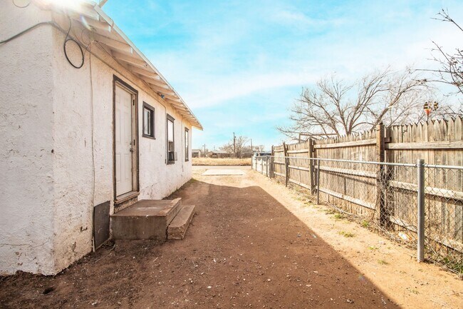 Building Photo - 207 Temple Ave