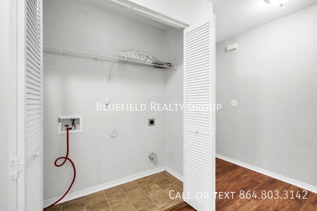 Building Photo - 111 White Willow Ct