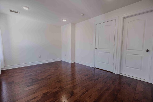 Building Photo - 74 Beacon Ave