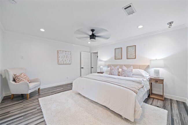 Building Photo - 9022 Quebec Dr