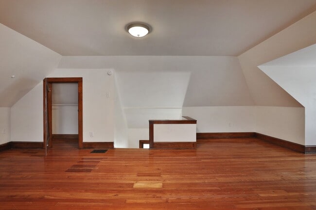 Building Photo - 126-126.5-1265 Frambes Ave