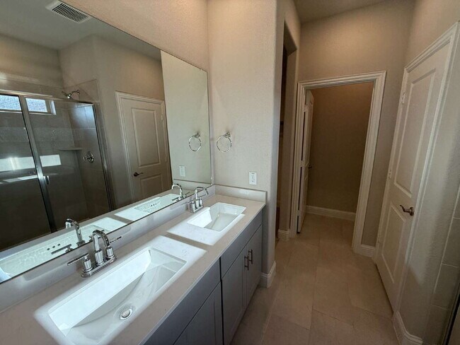 Building Photo - 3215 Sedge Grass Dr