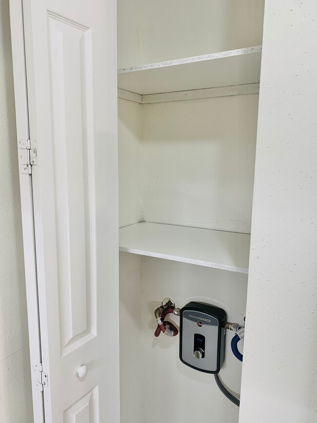 Building Photo - 826 Wiggins Pass Rd