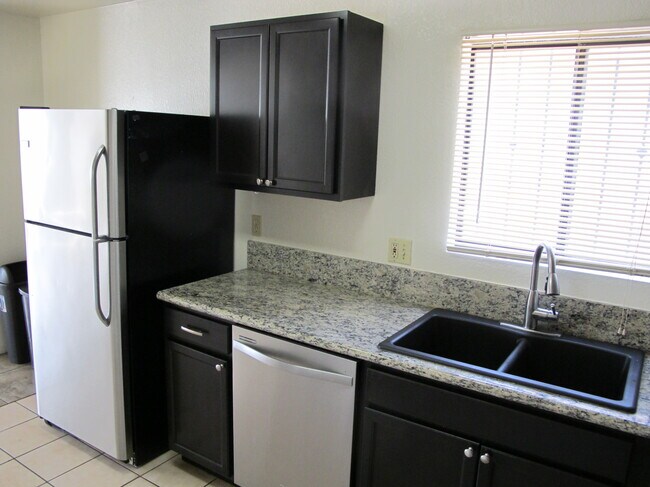 Building Photo - 1620 N Fremont Ave