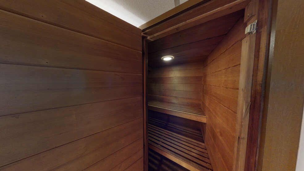 PRIVATE SAUNA IN UPSTAIRS BATH - 515 S Grand Ave W