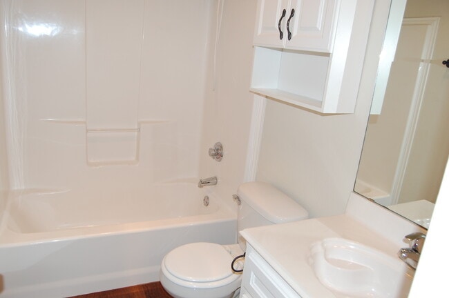 Building Photo - Stylish 3/2/2 Home with Fireplace and Cove...