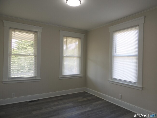 Building Photo - 132 Silver Sands Rd