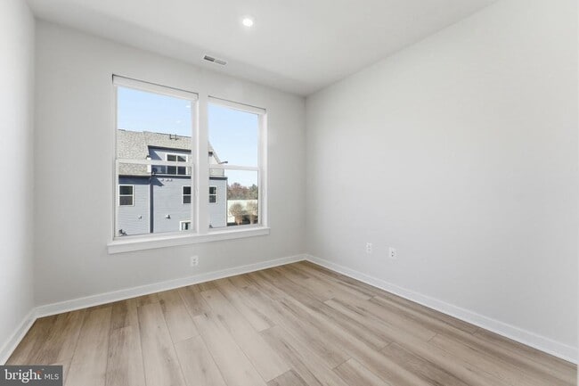 Building Photo - 2136 Glacier Rd