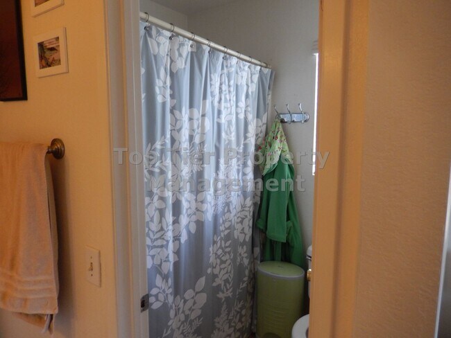 Building Photo - ****Beautiful 2 bed/2 bath Townhouse in Carlsbad - Great Location - Available 06/21****