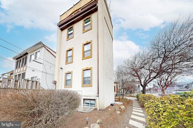 Building Photo - 6 Rhode Island Ave NW