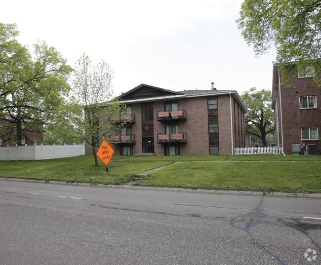 Primary Photo - 2430 Q St