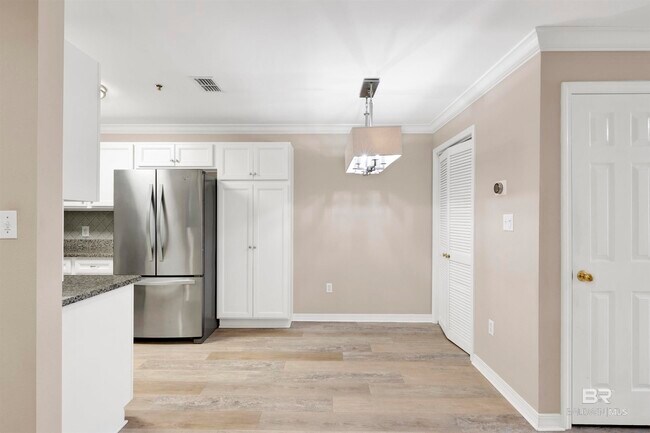 Building Photo - 2200 E 2nd St