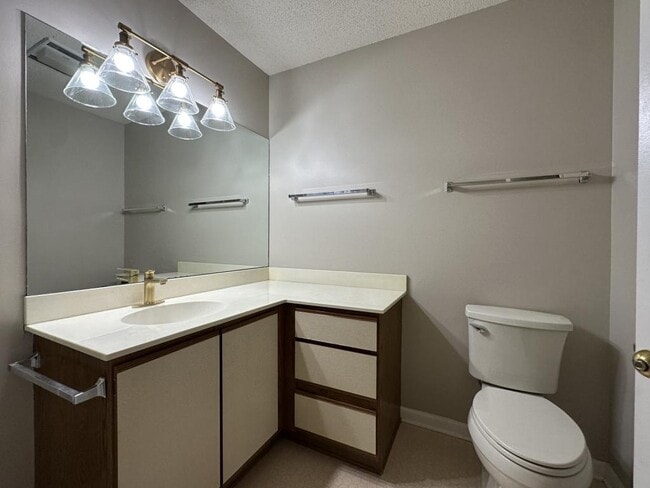 Building Photo - 14 Willow Tree Run