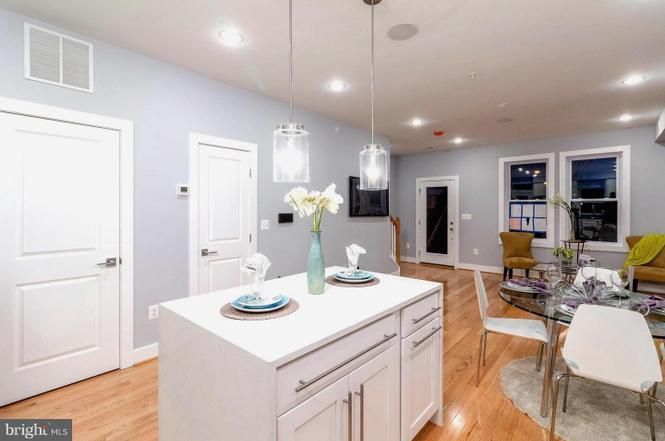 Kitchen Island - 225 Bryant St NE