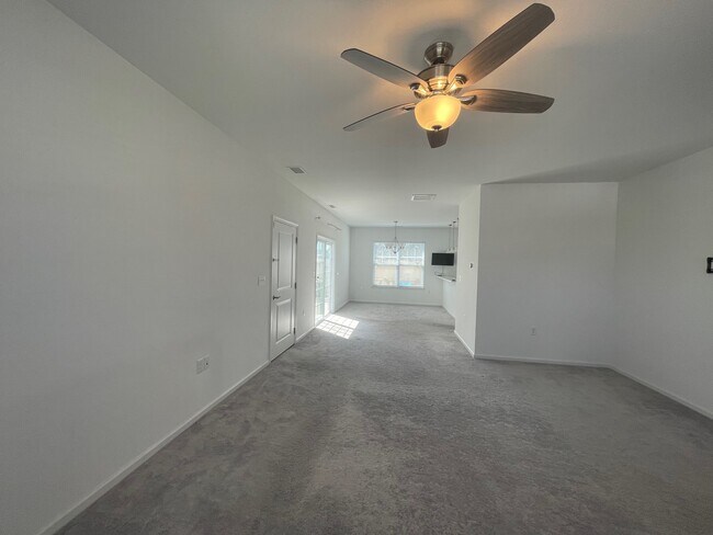 Building Photo - 413 Heartfield Dr