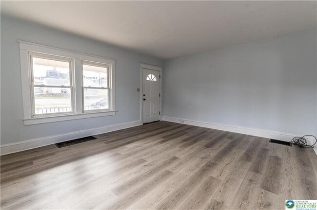 Building Photo - 2001 Ferry St