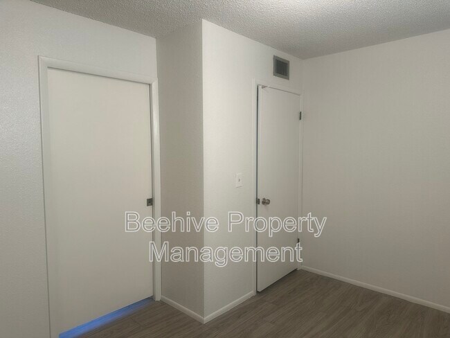 Building Photo - 539 1/2 E 2nd Ave