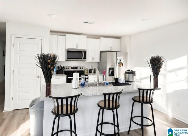 Building Photo - 6828 Newbridge Cv