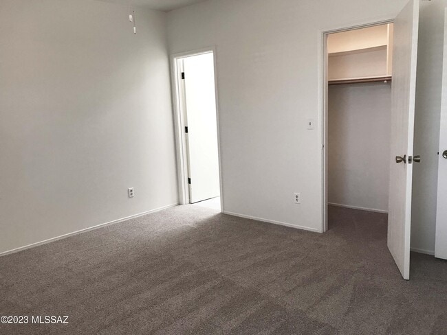Building Photo - 7800 N Nicole Pl