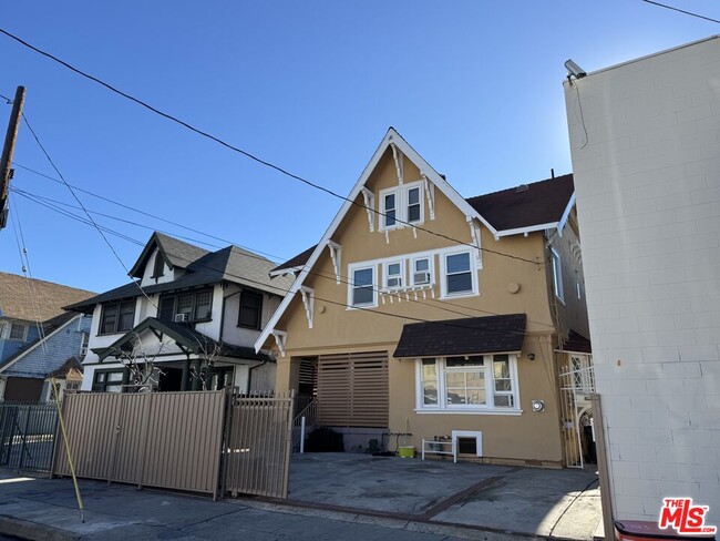 Building Photo - 2024 W 12th St