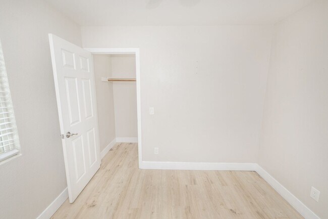 Building Photo - 511 Stork St