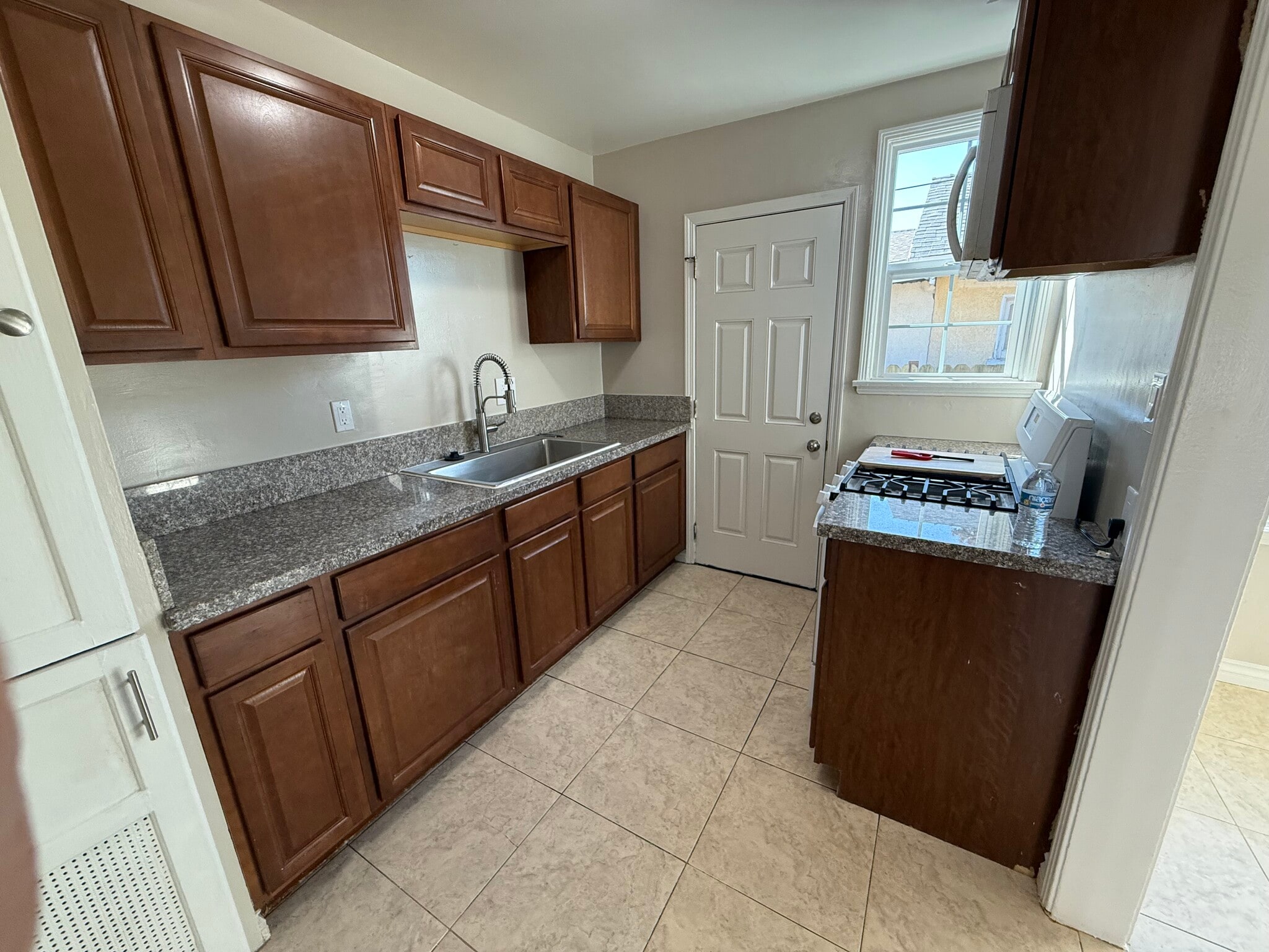 Building Photo - 1213 W Victory Blvd