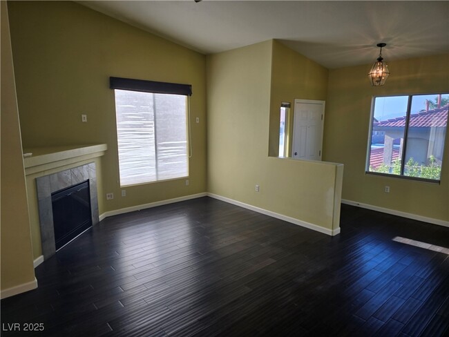 Building Photo - 2305 W Horizon Ridge Pkwy