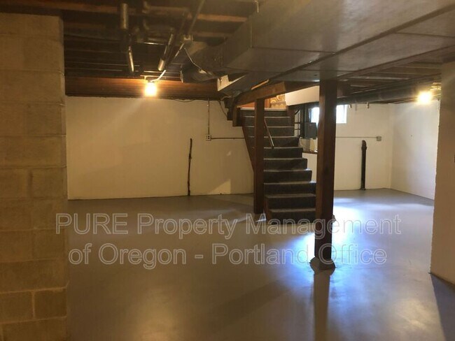 Building Photo - 4725 SE Clinton St