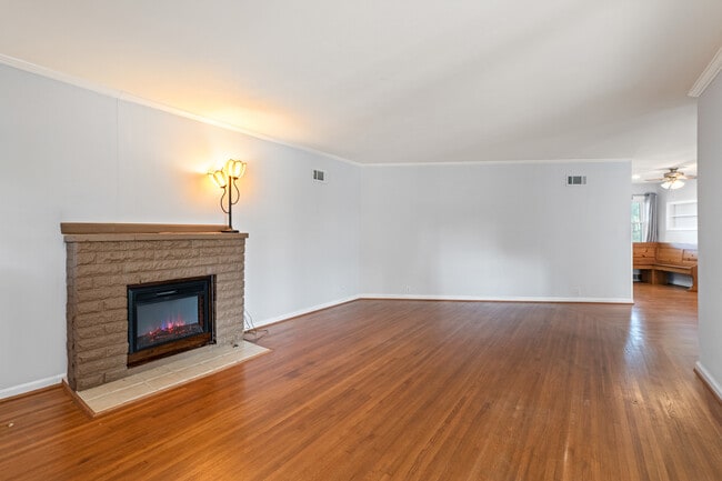 Building Photo - 22 E Hawthorne St