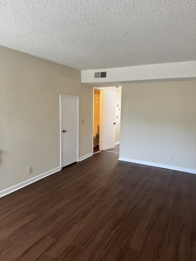 Building Photo - 7482 Harrow Dr