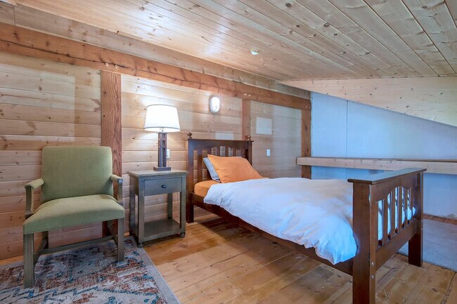 Building Photo - 10570 Rammell Mountain Rd