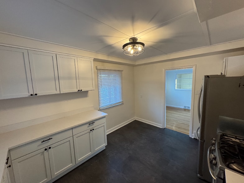 Building Photo - 8701 Brookville Rd