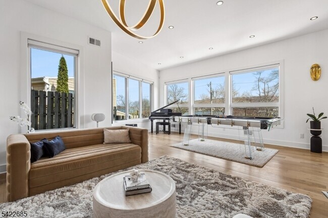 Building Photo - 301 Kingsland Rd