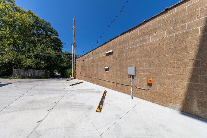 Building Photo - 3231 Morganford Rd