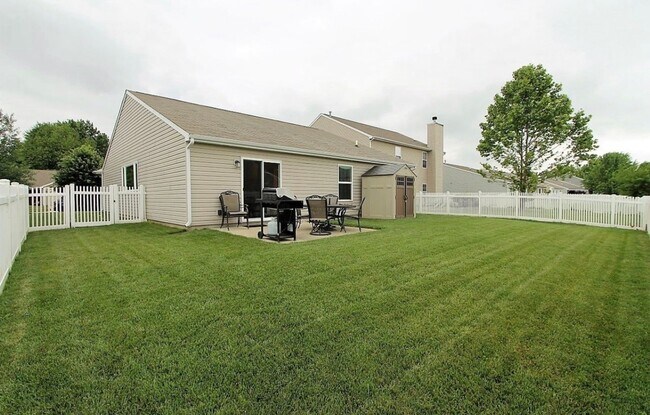 Building Photo - 3 Bed, 2 Bath + Office/Den with Fenced Yard in Lafayette