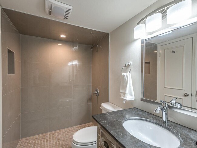 Building Photo - 14703 Barryknoll Ln