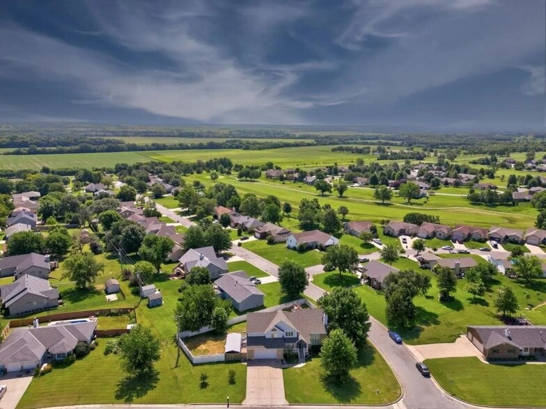 Building Photo - 3408 Lake Shore Dr