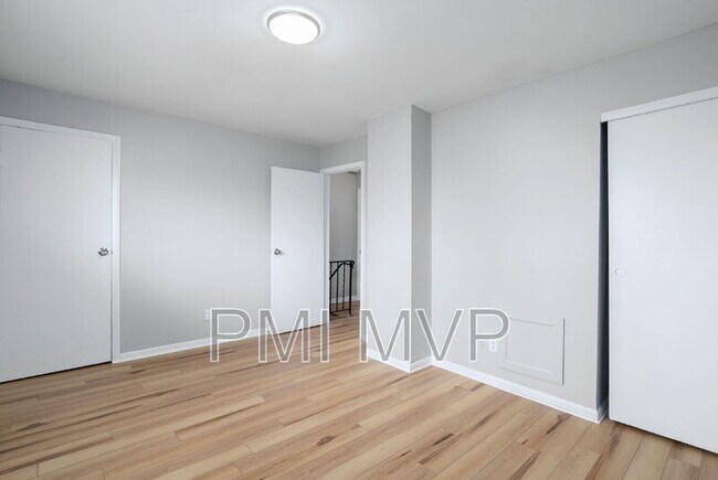 Building Photo - 3027 Rotunda Ct S