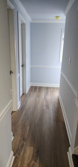 Building Photo - 241 Center Ave