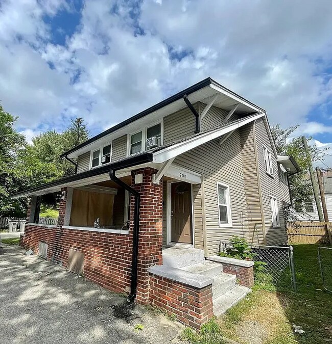 Building Photo - 2405 E 16th St