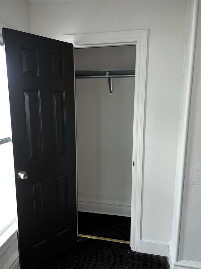 Building Photo - 1111 S Main St