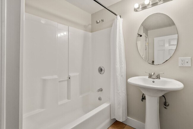 Building Photo - 798 Mt Auburn St