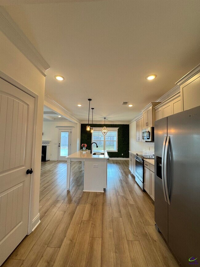 Building Photo - 805 Harley Farms Dr