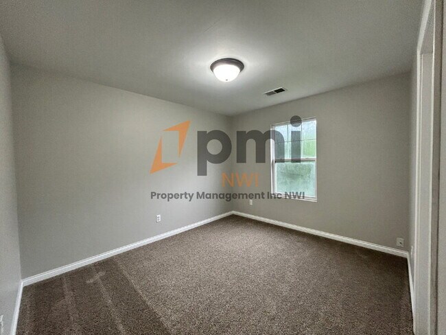Building Photo - 4000 Silhavy Rd