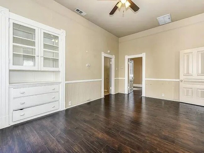 Building Photo - 1009 T St