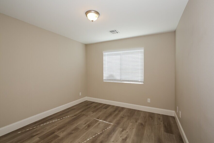 Building Photo - 1163 Maple Pines Ave