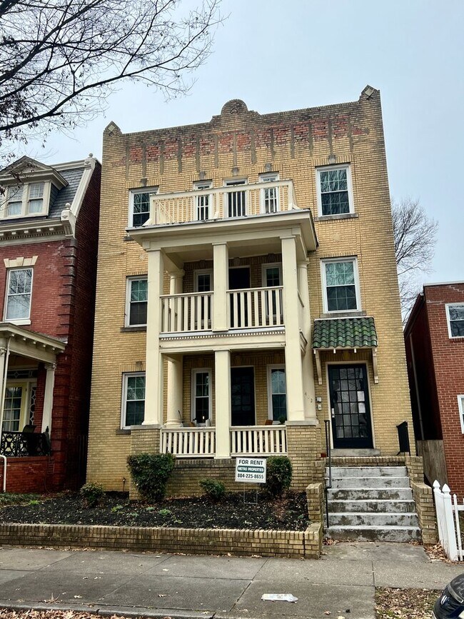 Building Photo - 402 N Sheppard St