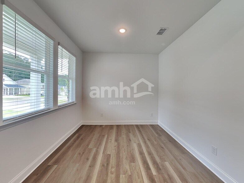 Building Photo - 1644 Soapstone Rd