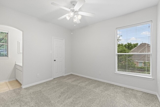 Building Photo - 821 High Willow Dr